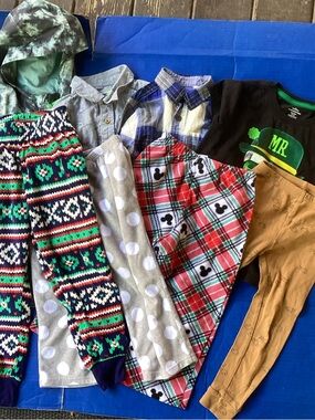 Bundle of 8 assorted Kids tops, pants, pajamas, size 4/5
